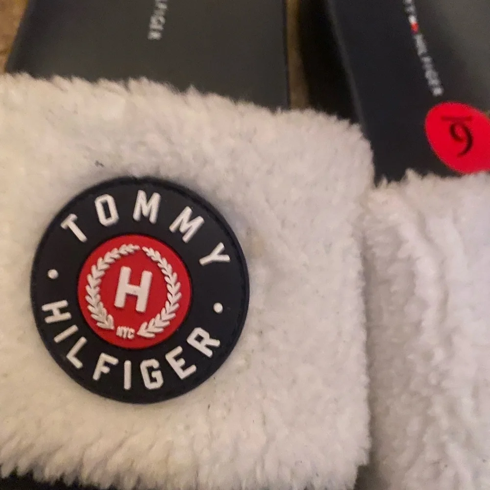 NWOT  ladies Tommy Hilfiger slides - Picture 4 of 8